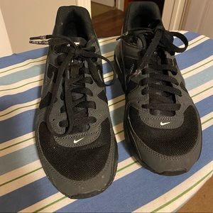 Boys 7 Nike air shoes